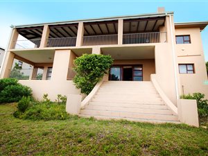 4 Bed House in Pringle Bay