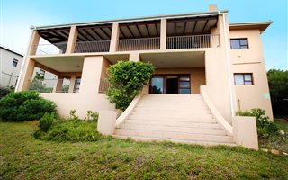 4 Bedroom House in Pringle Bay