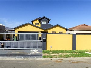 4 Bed House in Whispering Pines