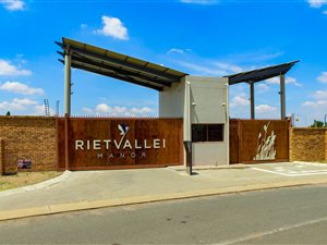 3 Bedroom House in Rietvalleirand