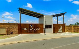 3 Bedroom House in Rietvalleirand