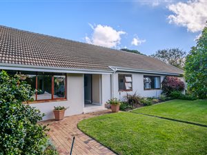 4 Bed House in Meadowridge