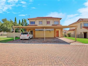 2 Bed Apartment in Roodepoort Central
