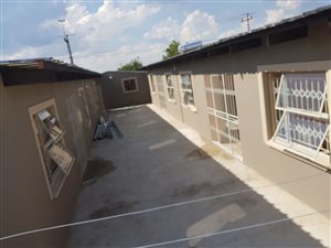 7.5 Bedroom Duplex in Daveyton