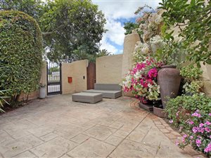 5 Bed House in Tokai