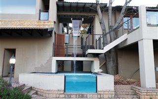 9 Bedroom House in Waterkloof Ridge
