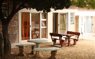1 Bedroom Garden Cottage in Gholfsig