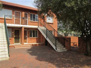 3 Bed Apartment in Doornpoort and surrounds