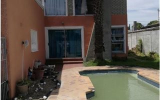 5 Bedroom House in Belmont Park