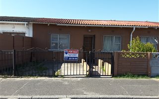 5 Bedroom House in Steenberg