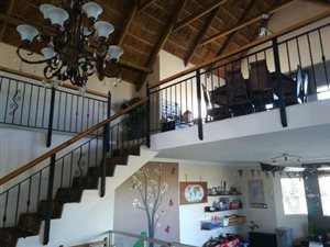 6 Bed House in Long Acres