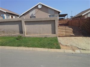 2 Bed House in Roodepoort Central