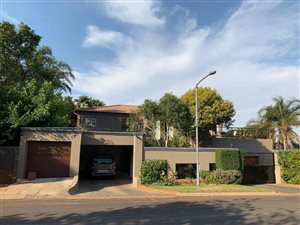 4 Bed Apartment in Noordheuwel