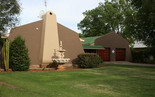 4 Bedroom House in Vaalpark