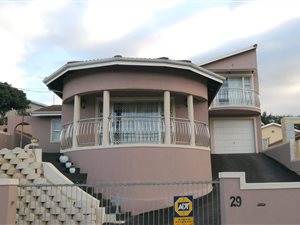 4 Bed House in Newlands West