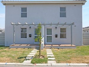 3 Bed Townhouse in Kuilsriver
