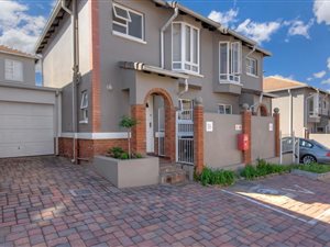 2 Bed Townhouse in Bryanston