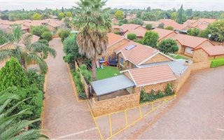 3 Bedroom Cluster in Rooihuiskraal North