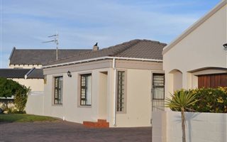 1 Bedroom House in Country Club
