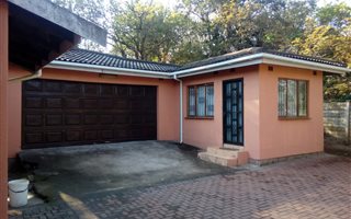 Bachelor apartment in Doon Heights