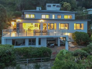 4 Bed House in Signal Hill