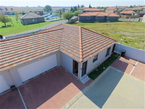 3 Bed Simplex in Parkrand