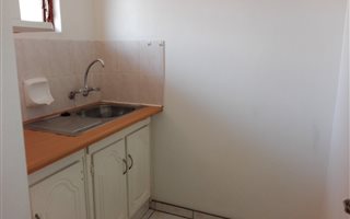 Bachelor apartment in Waterkloof Park
