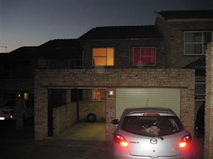 3 Bed Townhouse in Roodekrans