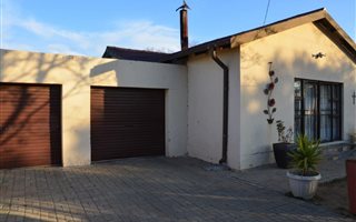 3 Bedroom House in Noordhoek