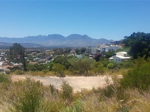 600 m² Land available in Gordons Bay Central