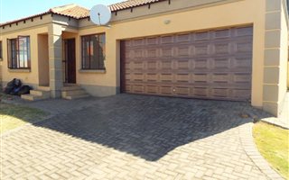 3 Bedroom Townhouse in Jackaroo Park