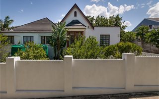 4 Bedroom House in Uitenhage Central