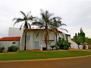 6 Bed House in Meyersdal