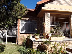 5 Bed House in Roosheuwel