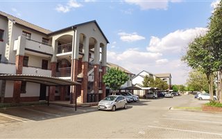 2 Bedroom Townhouse in Ravenswood