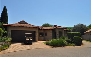 4 Bedroom House in Hartbeespoort Dam