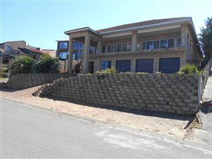 4 Bed House in Dana Bay