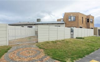 5 Bedroom House in Silvertown