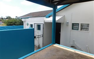 2 Bedroom Townhouse in Athlone Park