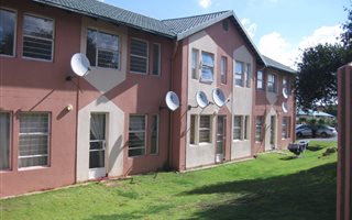 3 Bedroom Flat in Ridgeway