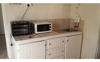 1 Bedroom Garden Cottage in Illiondale