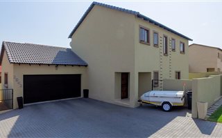3 Bedroom House in Thatchfield