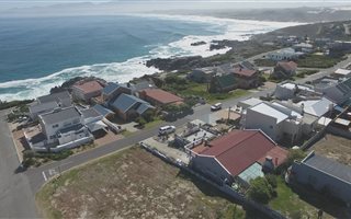 732 m² Land available in De Kelders