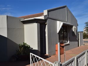 3 Bed House in Roux Park