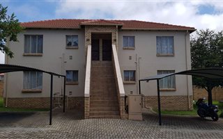 2 Bedroom Apartment in Grobler Park