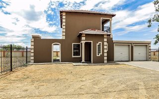 3 Bedroom House in Bloemfontein Farms