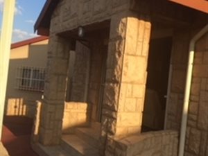 3 Bedroom House in Heuweloord