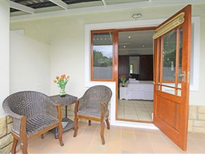 2 Bed Apartment in Keurboomstrand