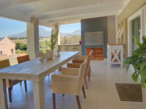 4 Bed House in Kraaibosch