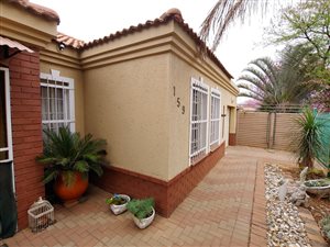 2 Bed House in Eloffsdal
